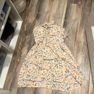 Cute summer dress with yellow and pink flower pattern. Size small from Kohl’s